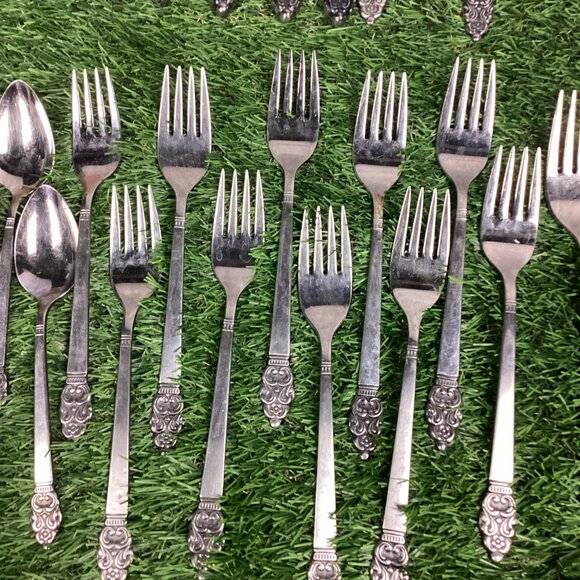 Oneida Vineland Stainless Steel Flatware Set of 8 + - Picture 8 of 13
